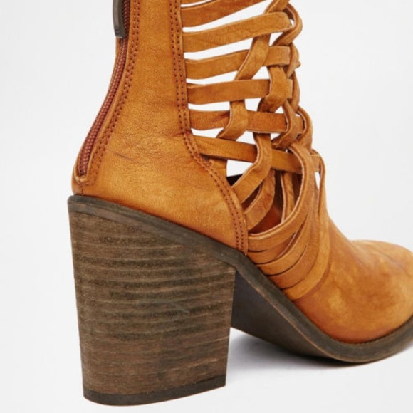 GUC: Free People. Carrera Bootie. Tan 8.5-9 - Picture 5 of 8